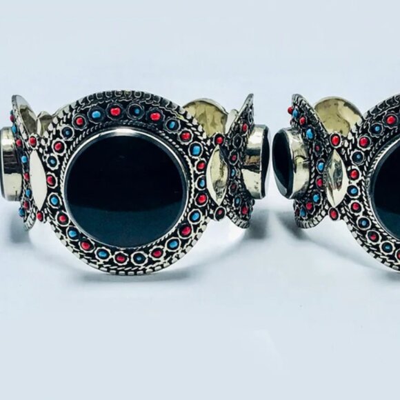 Single Handmade Kuchi Cuff Bracelet: Afghan Tribal Jewelry - Picture 4 of 6